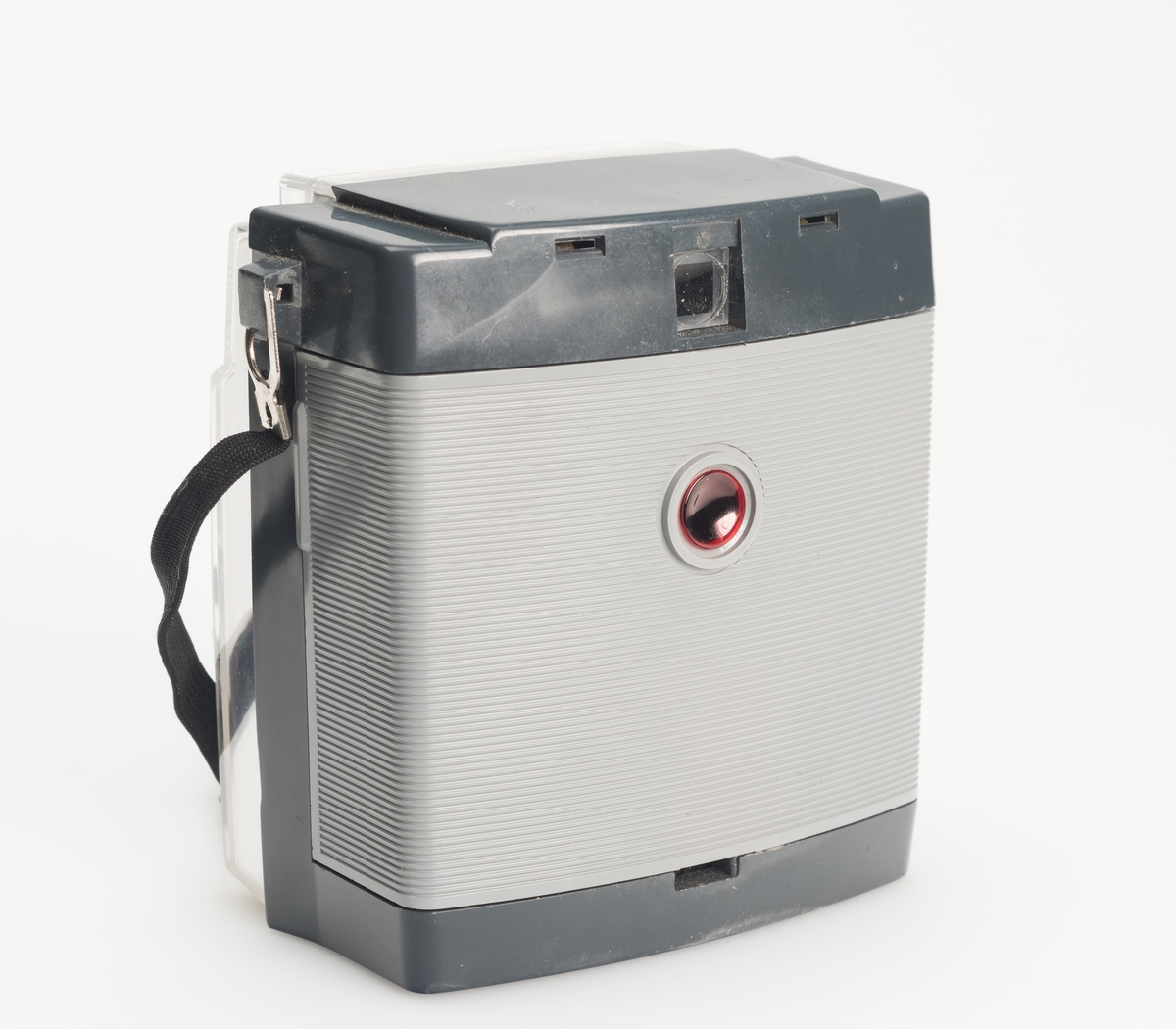 Brownie Fiesta er et enkelt viewfinderkamera med kontaktpunkt for avtagbar blits, produsert av Kodak fra 1962 til 1966.
Filmtype: 127
Bildestørrelse: 1 5/8 x 1 5/8"
Linse: F/11
Lukker: 1/40s