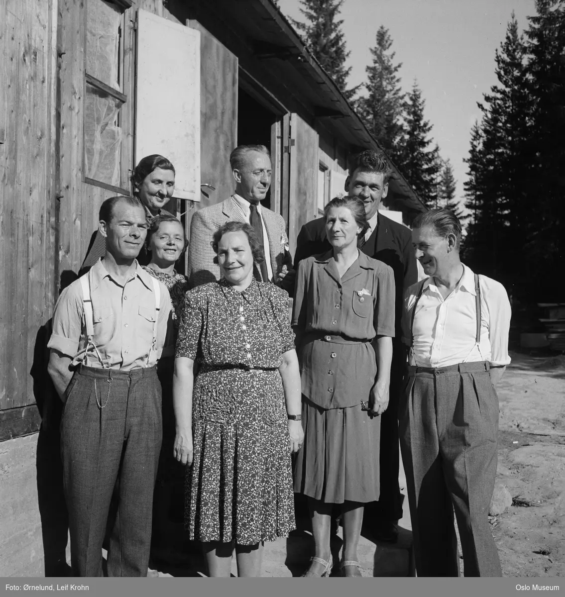 Norsk Folkehjelps feriekoloni Syverud, gruppe, menn, kvinner
