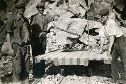 Utfrakting av stein fra en skjæring ved Mose på Vippa i Aren