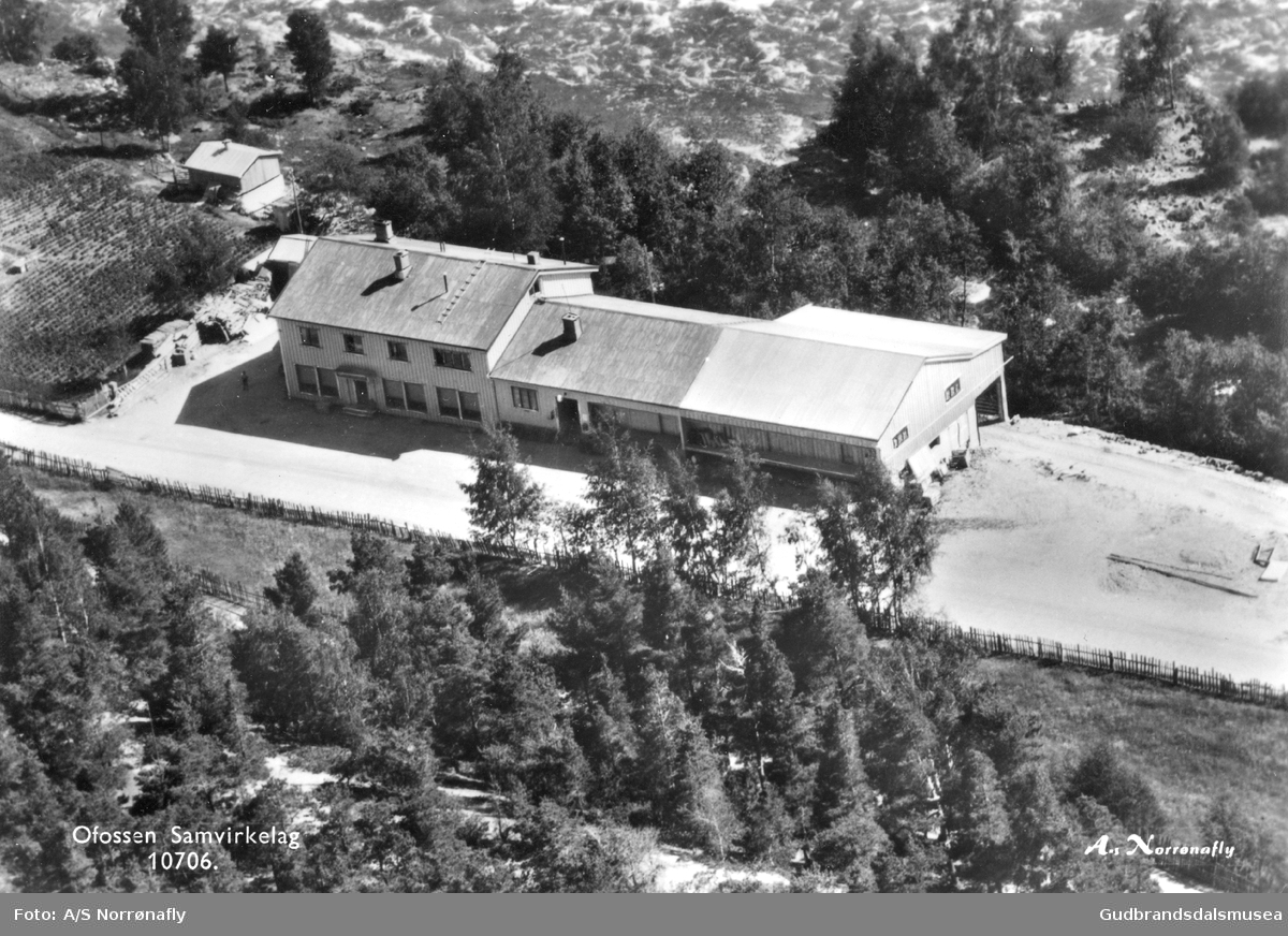 Flyfoto av Ofossen Samvirkelag ca 1955