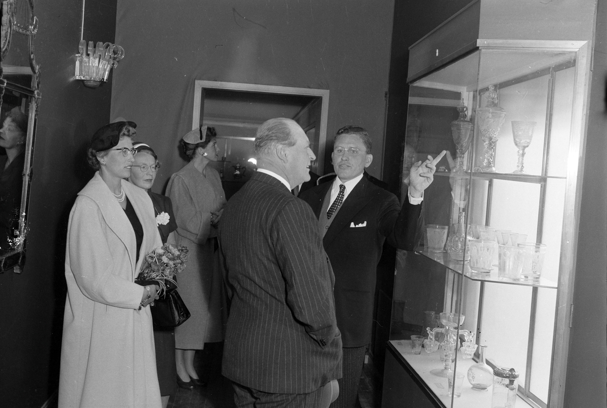 Kronprins Olav og prinsesse Astrid på besøk i Nordenfjeldske Kunstindustrimuseum