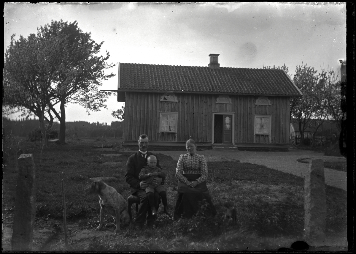 Frans Gustavsson med maka Ida Matilda och sonen Assar