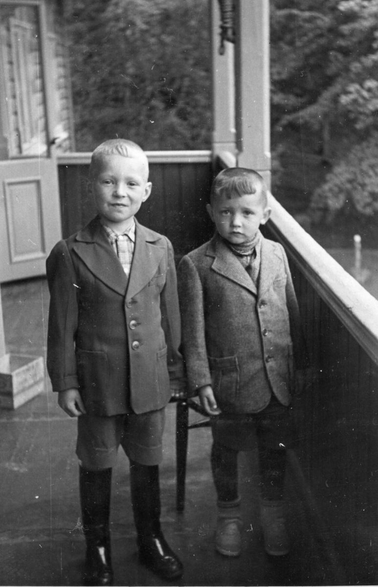 Storetveit skole i Bergen. To gutter. Harry Telle og Ingmar Selstø.