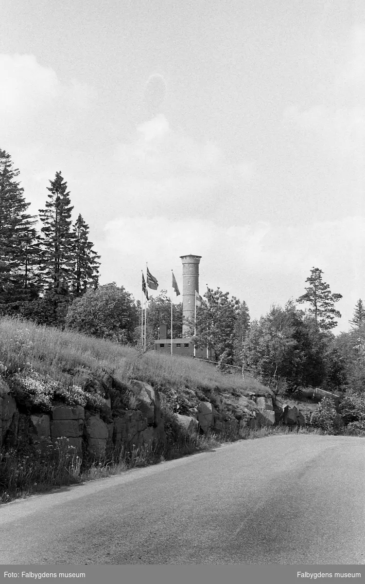Byggnadsinventering 1972. Utsiktstornet från vägen på berget.