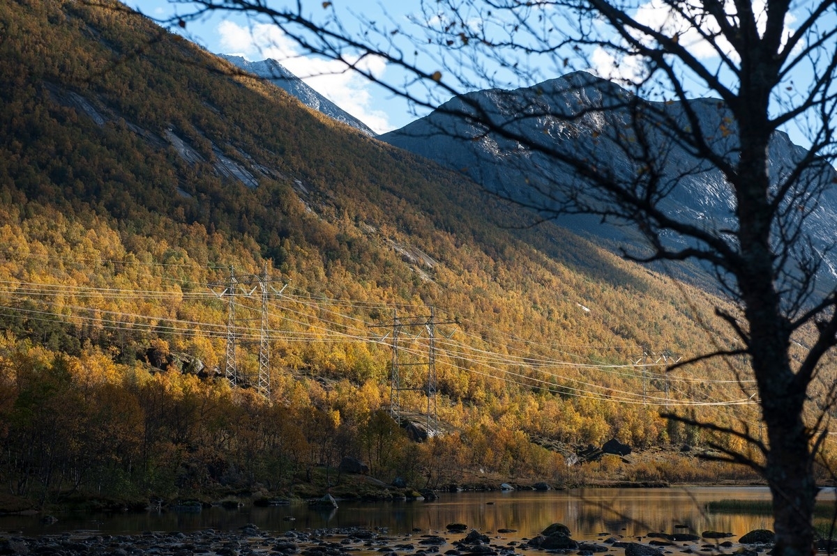 Skamdalen. Foto fra Beisfjord . Foto 24. sept 2015