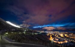 Ettermiddag/kveldsbilde fra Narvik.. Opplyst alpinbakke. Fot