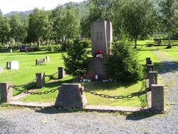 Krigsminne. Narvik kirkegård. Foto 16. juli 2004.