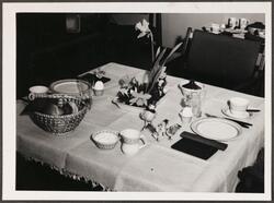 Bord dekket for påskefrokost med serviset "Pernille" fra Sta