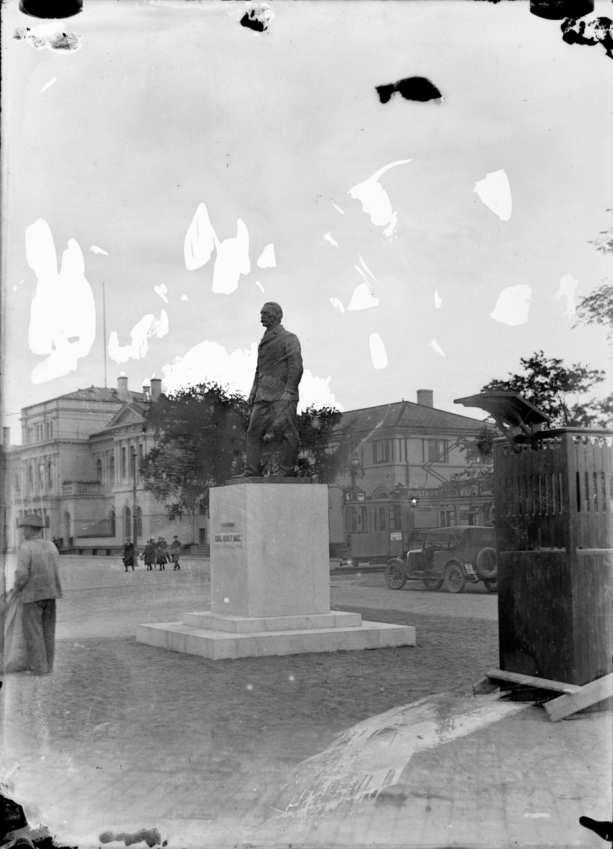 Avduking av monumentet over stadsingeniør Carl Adolf Dahl