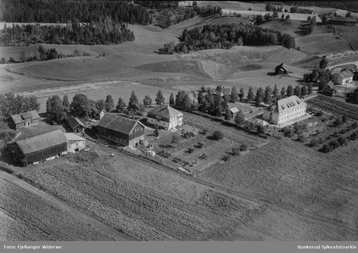 Veksal gård i Heradsbygda.Norderhov gamlehjem ble bygget i 192