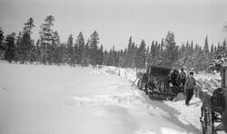 «Tømmer kjøres fra Knapkjølen med bil 24/2 - 1936»