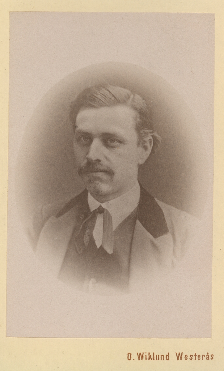 Josef August Brandberg, född 1843-08-30 i Nora, död 1900-05-24 i Landskrona. Stadsläkare.