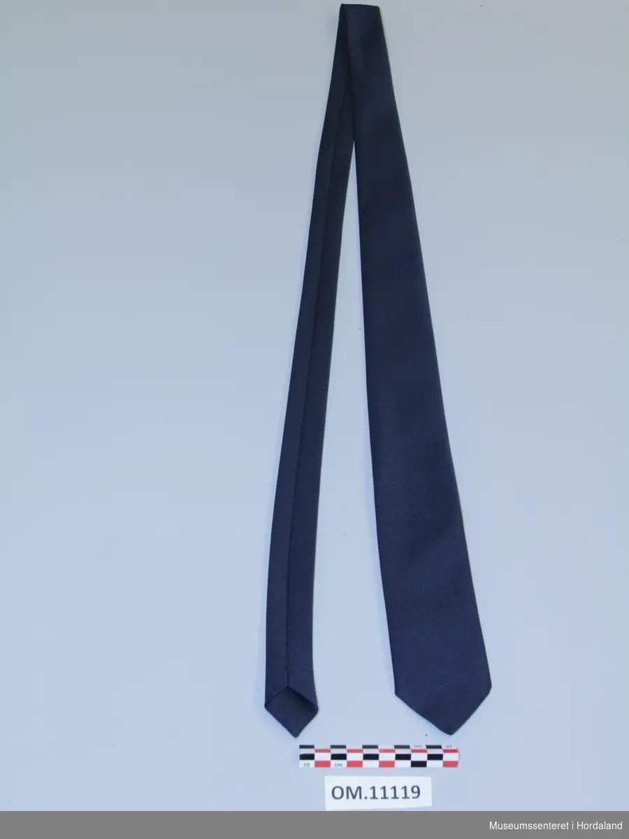 Smalt mørkeblått slips til BNR-uniform.