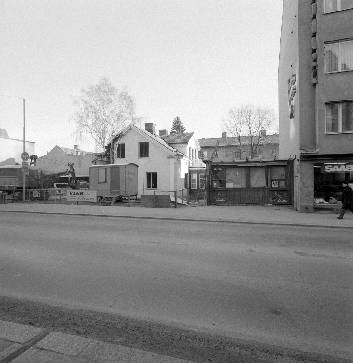 I februari månad 1971 revs bostadshuset på adressen Sankt Larsgatan 41 i Linköping. På platsen kom vidare Riksbyggen att för egen del låta uppföra en kontorsfastighet.