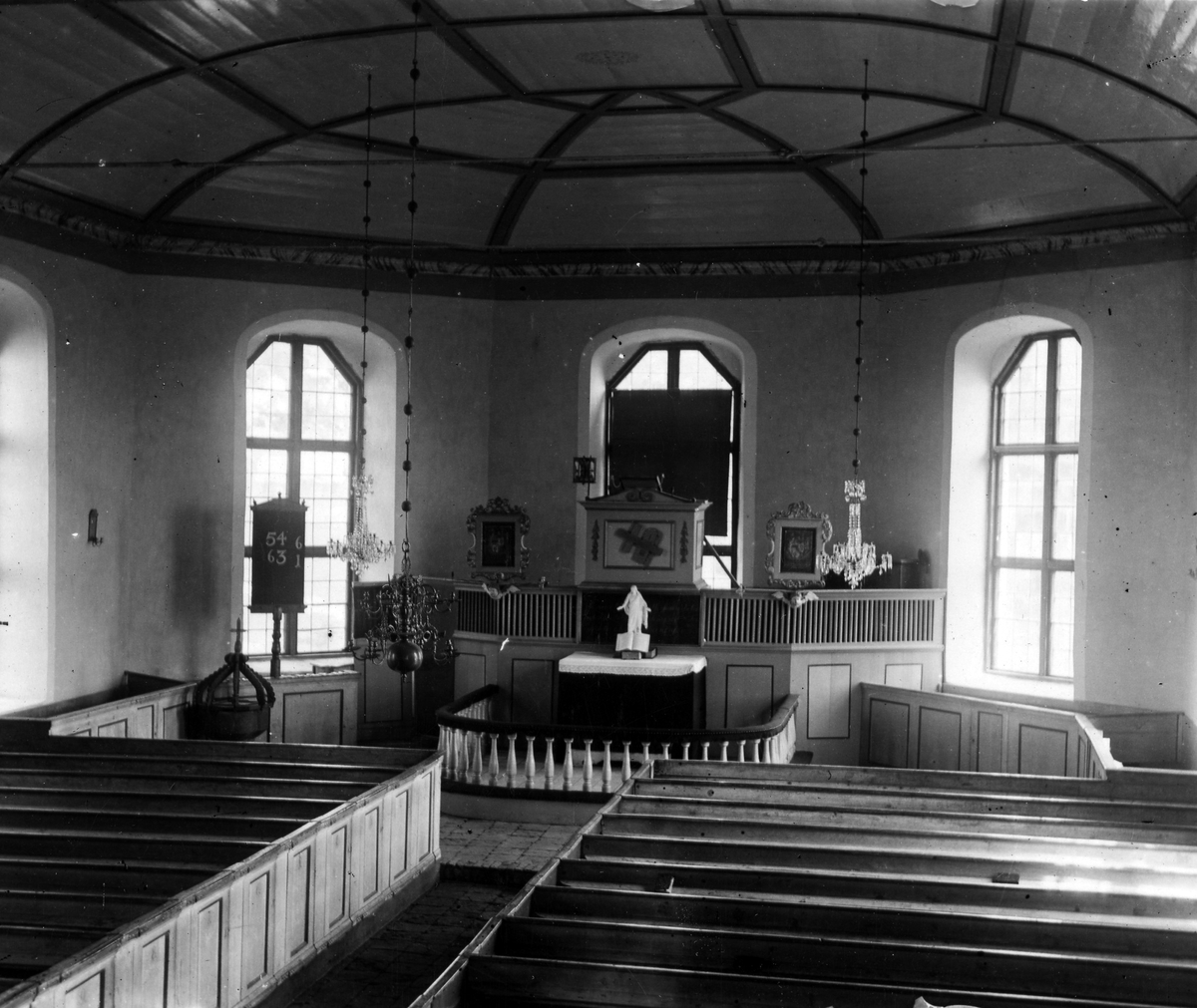 Interiör från Långareds kyrka i Långared.