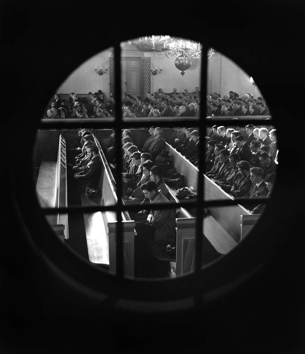 Norrköpings Tekniska Läroverk firar sitt 100-årsjubileum i S:t Olai 
kyrka, 1957.
Pressfotografier från 1950-1960-talet. Samtliga bilder är tagna i Östergötland, de flesta i Linköping.