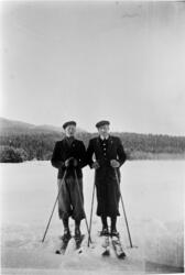 Skiløpere på Langerudjordet, 1930-årene. Fra venstre: Torste