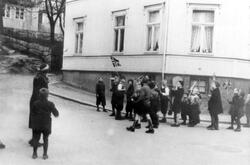 Spontant barnetog i Fredrikstad 8 mai 1945.