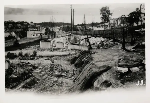 KRIGEN 1940/NORD-NORGE/NARVIK - Forsvarets Museer / DigitaltMuseum