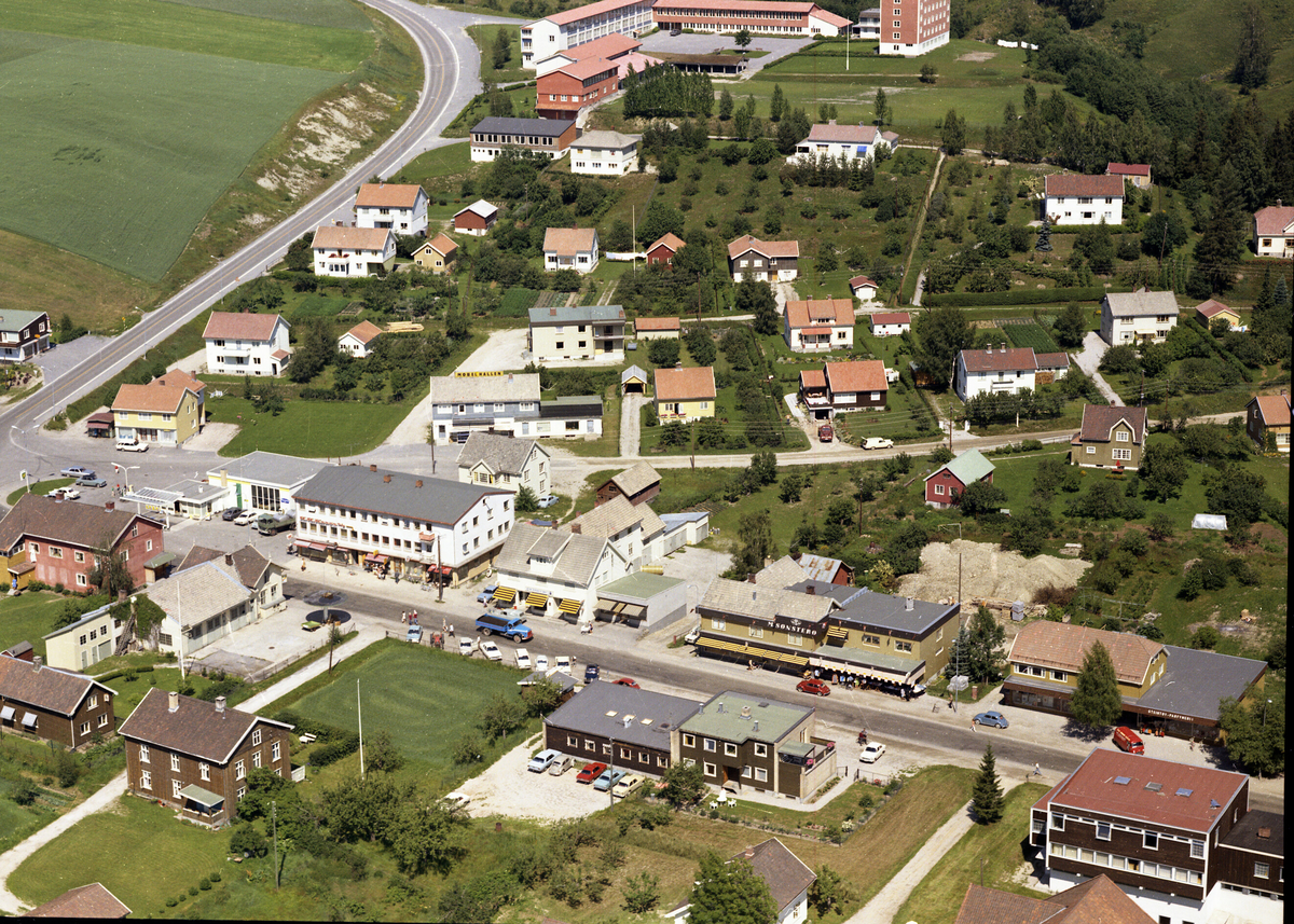 Flyfoto av Bøgata , Gamleveg og Gymnasbakken.
