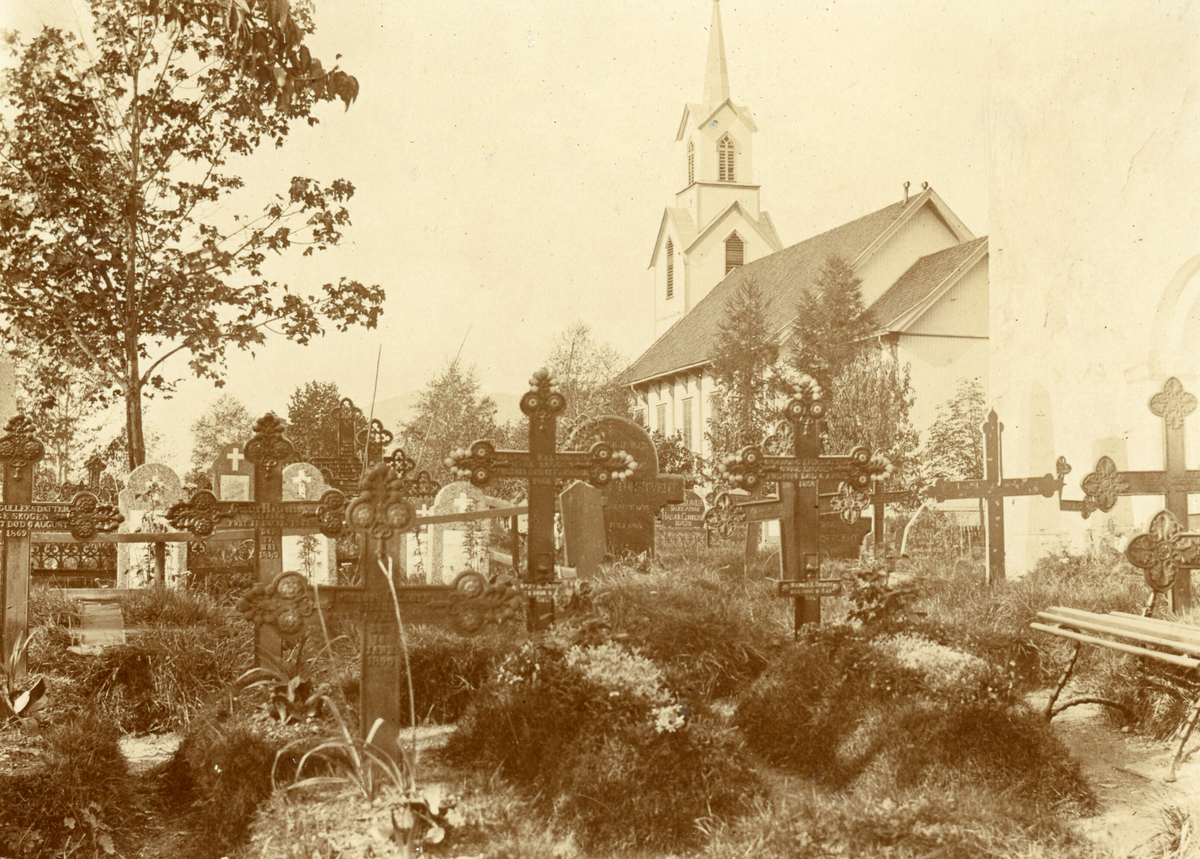 Bø gamle kyrkje og kyrkjegarden