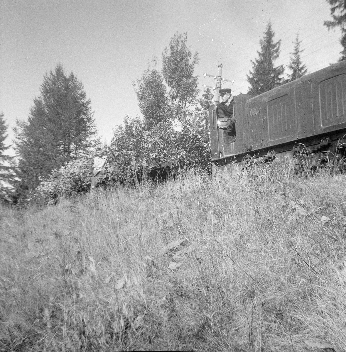Museumsbanen Urskog-Hølandsbanens diesellokomotiv med arbeidstog i Sætrabakken