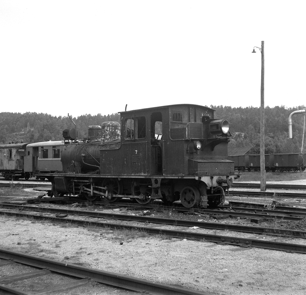 Setesdalsbanens damplokomotiv litra XXI nr. 7 utenfor verkstedet på Grovane
