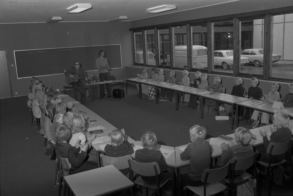 Første skoledag ved Eigerøy skole, august 1974.