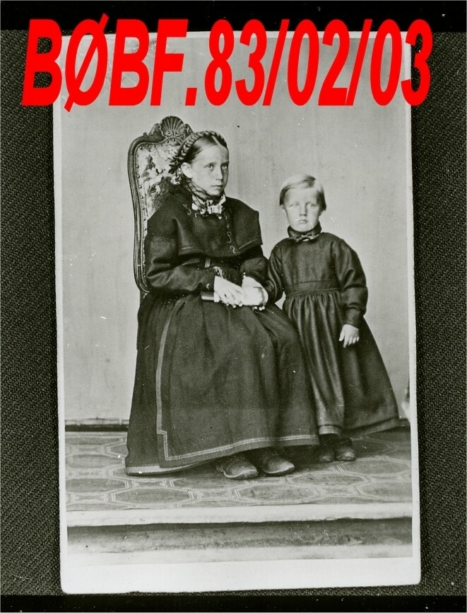 Ingeborg Jørgensdotter og Tor Jørgensson Bø fotografert kring 1868.  Dei var barn til Jørgen Torsson og Aaste Hansdotter Bø
