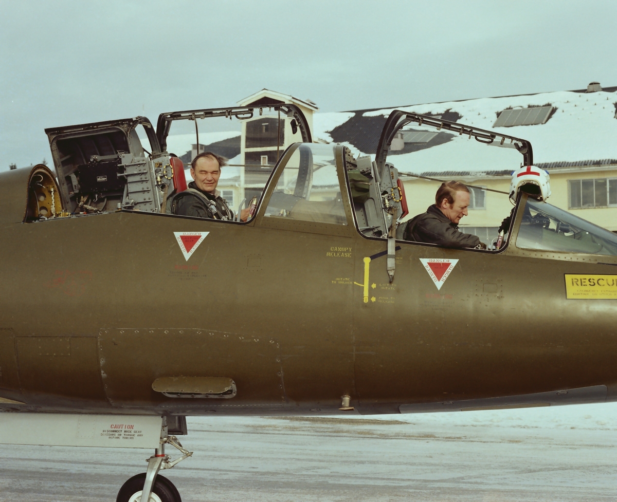 Frisch Og Lande I Cockpit På Cf 104 Starfighter Forsvarets Museer Digitaltmuseum 1703