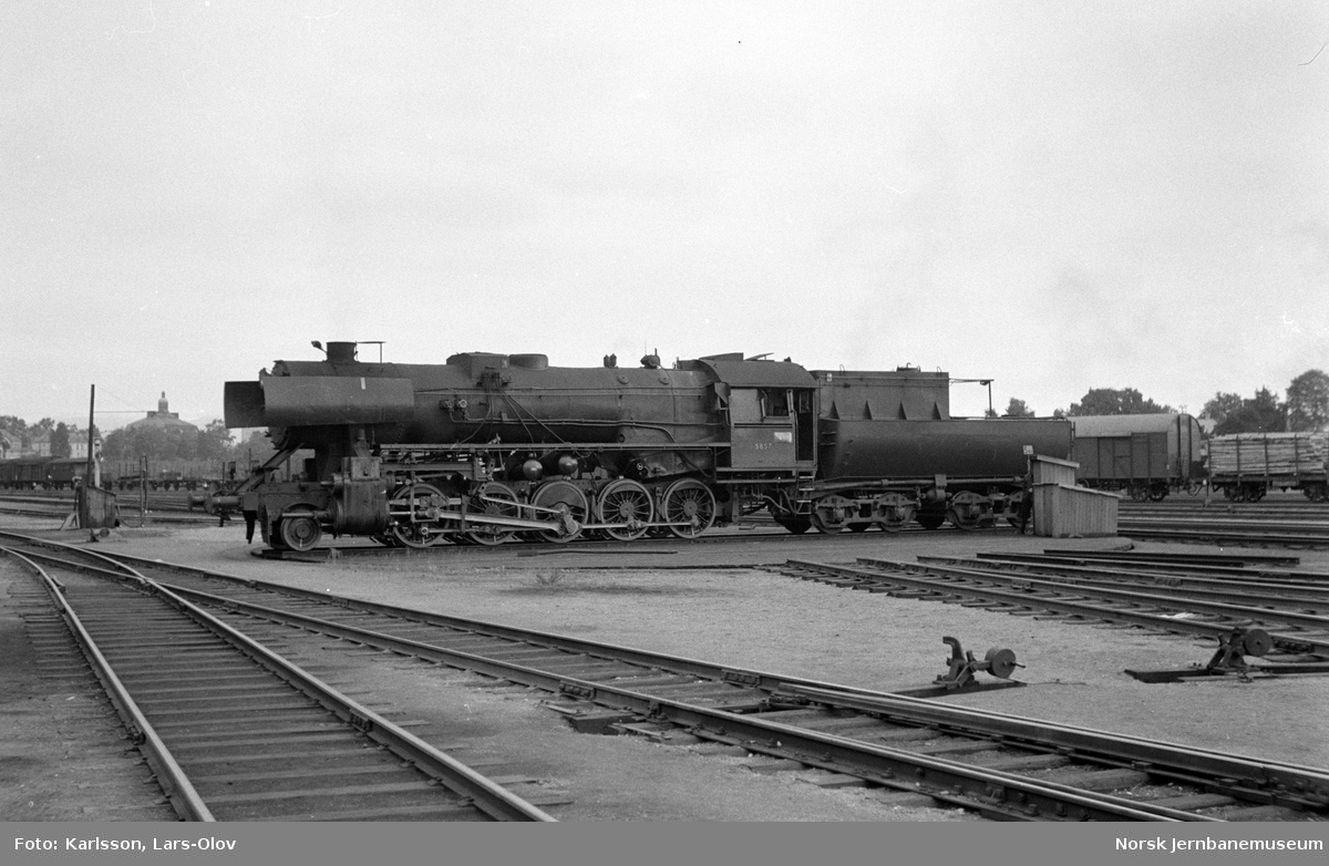 Damplokomotiv 63a 5857 på svingskiven på Marienborg ved Trondheim