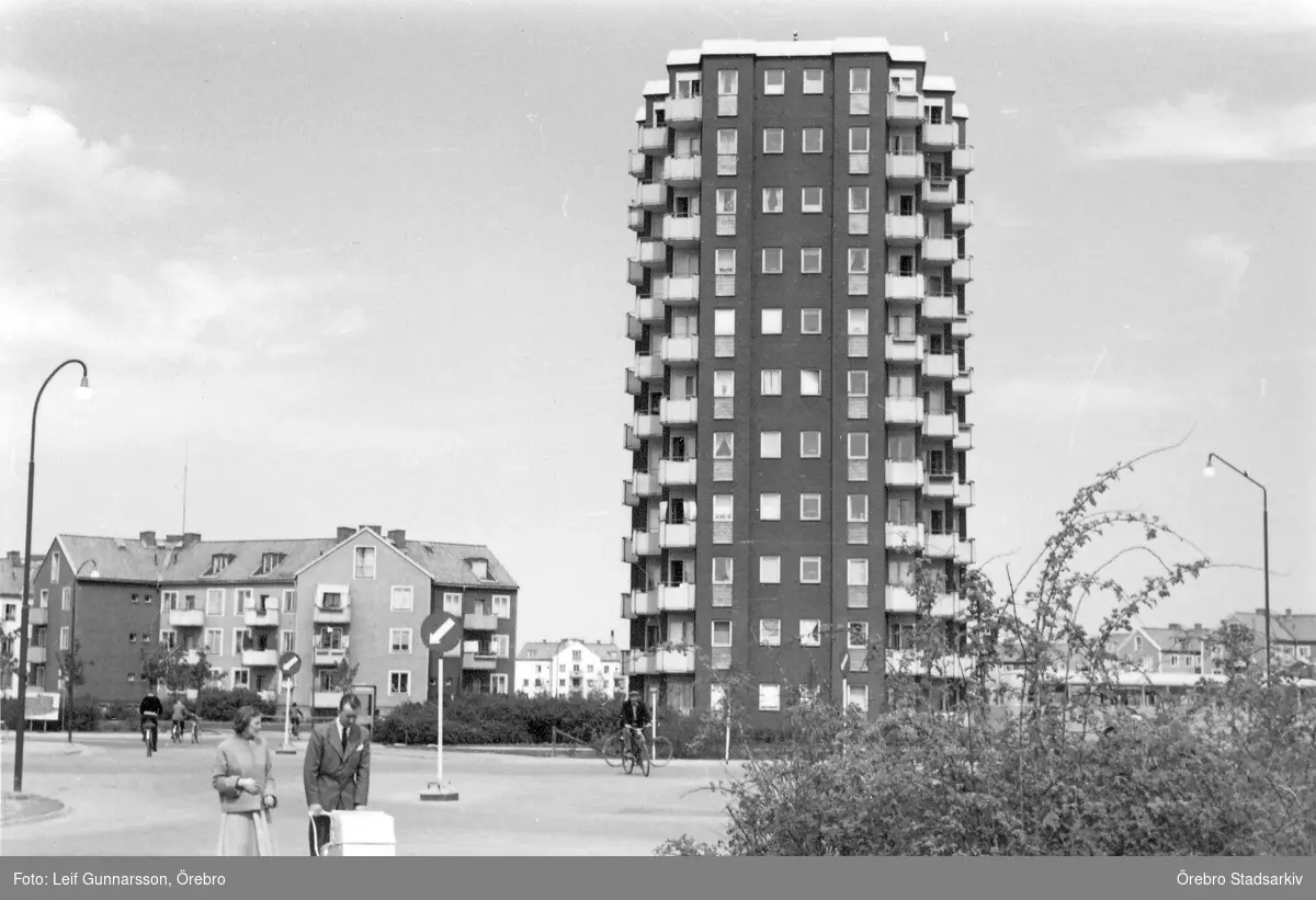 Höghuset i Stjärnhusen Rosta, Östra Vintergatan 7, ca 1955 - Örebro ...