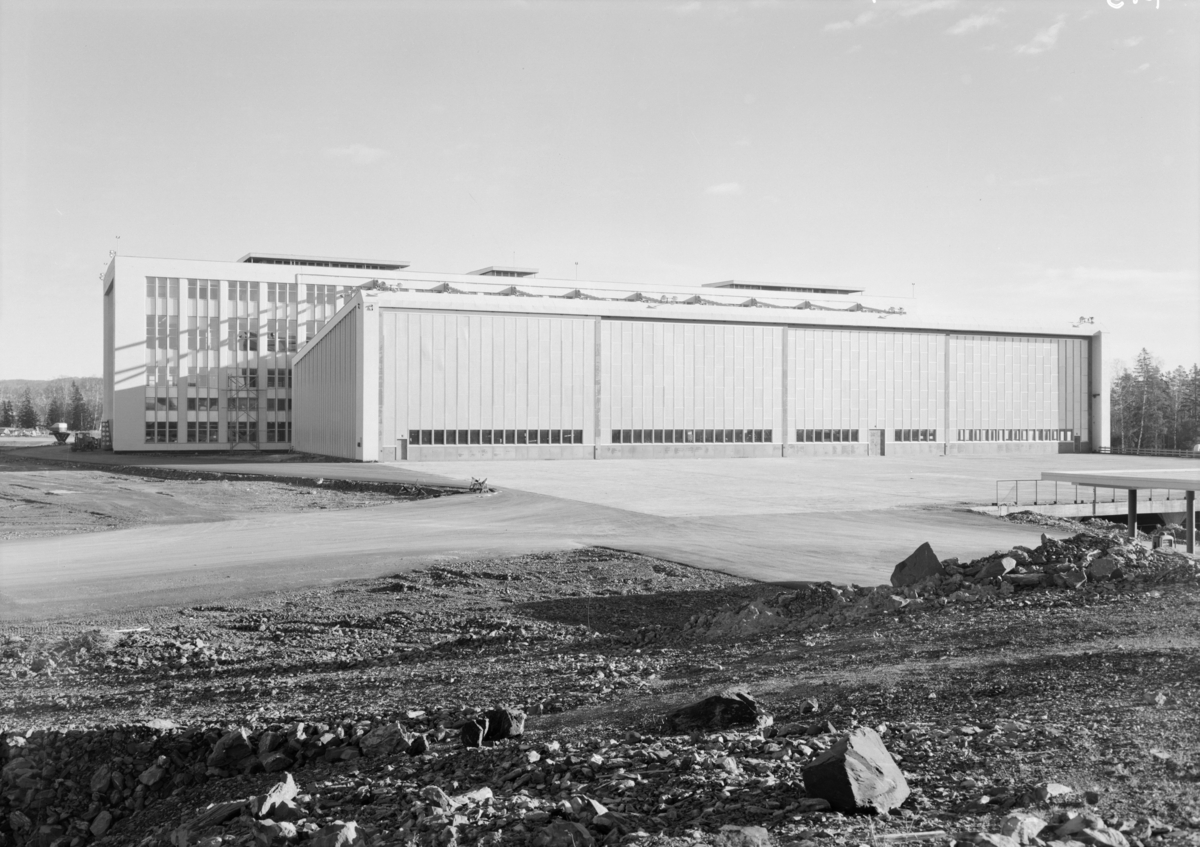 Arkitekturfoto av SAS-hangar på Fornbu flyplass.