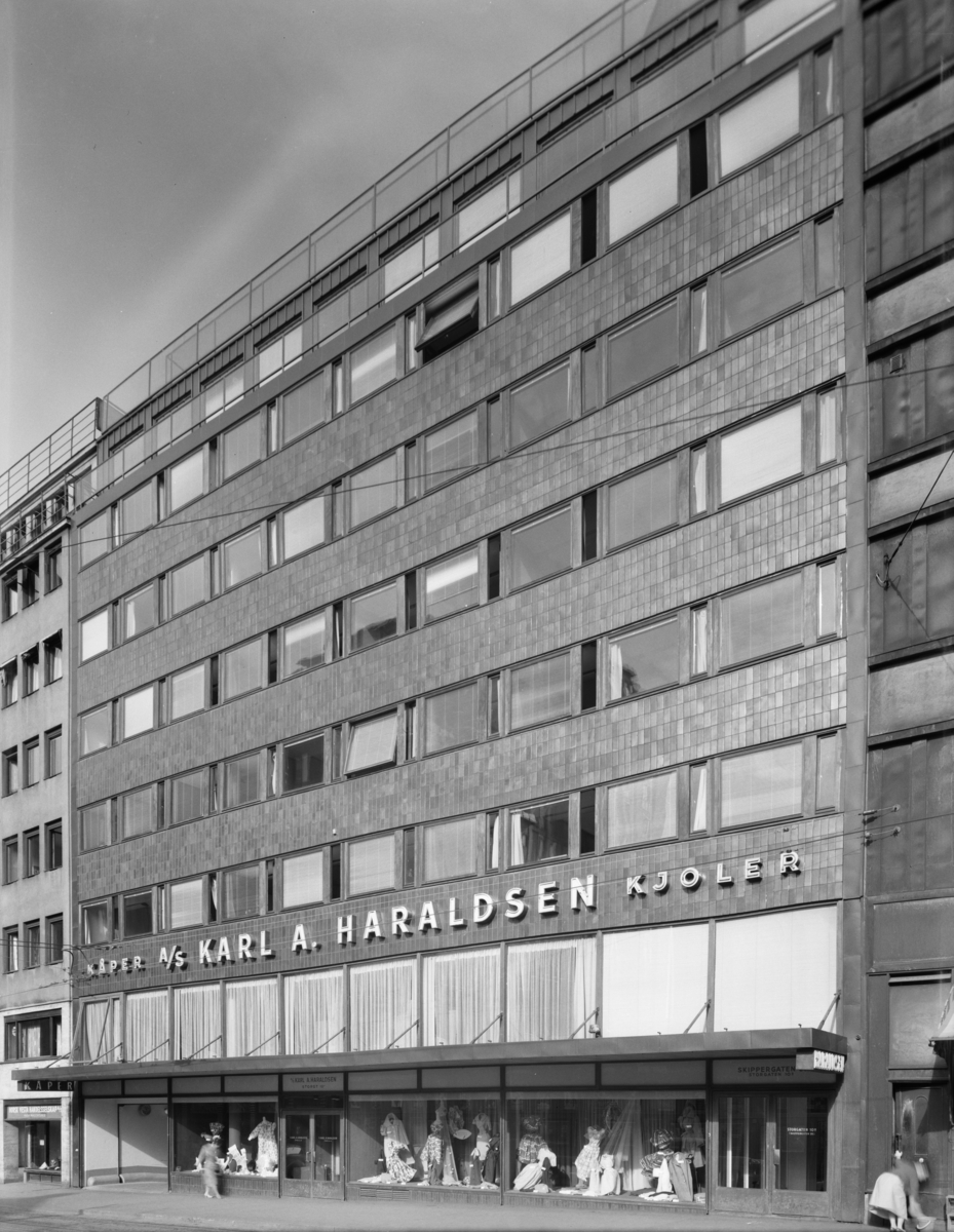 Bygget til damekonfeksjonsforretningen Karl A. Haraldsen.