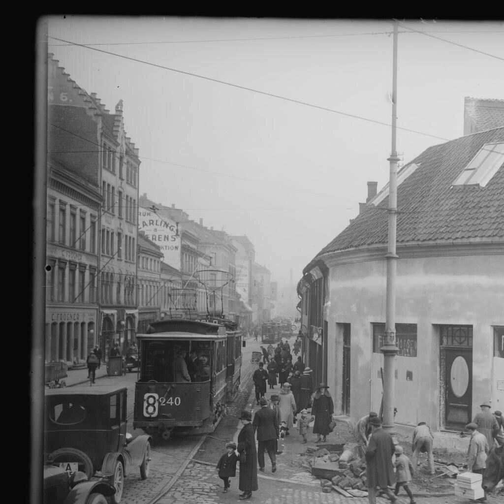 Kristiania Sporveisselskab nr. 240 på linje 8 i