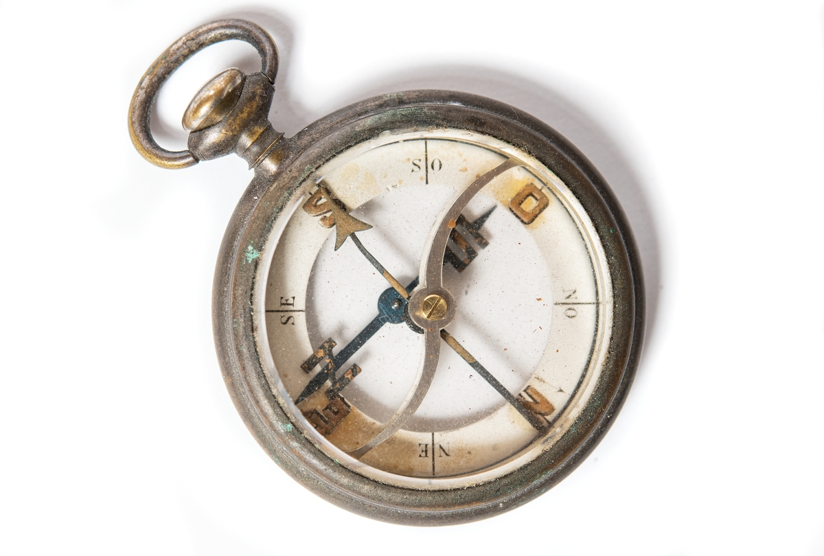 Kompass som kan ha tagits med på estlandssvenskars flykt från Nargö till Sverige år 1943. I privat ägo.