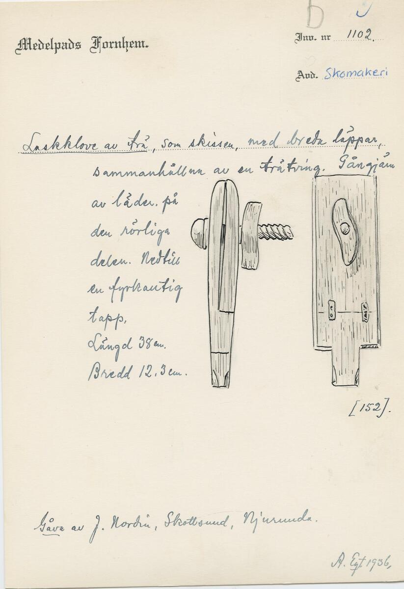 En lasktvinge (sadelmakareverktyg) från Skottsund. Gåva av Arrend. J. Nordin o. fru Anna Nordin. Skottsund, Njurunda.