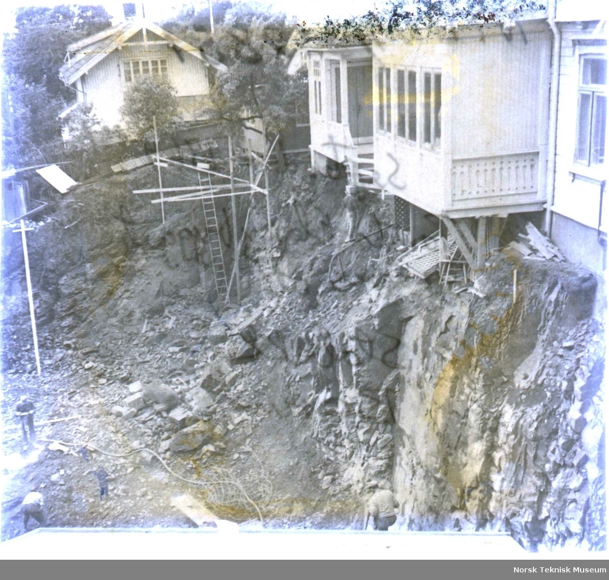Stabekk, Bærum, tomta til nybygget graves ut, september 1964