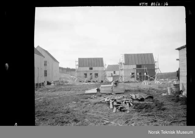 Brakketomten Eid sett sydover fotografert i forbindelse med utbyggingen av Raanaasfossen 1918-1930
