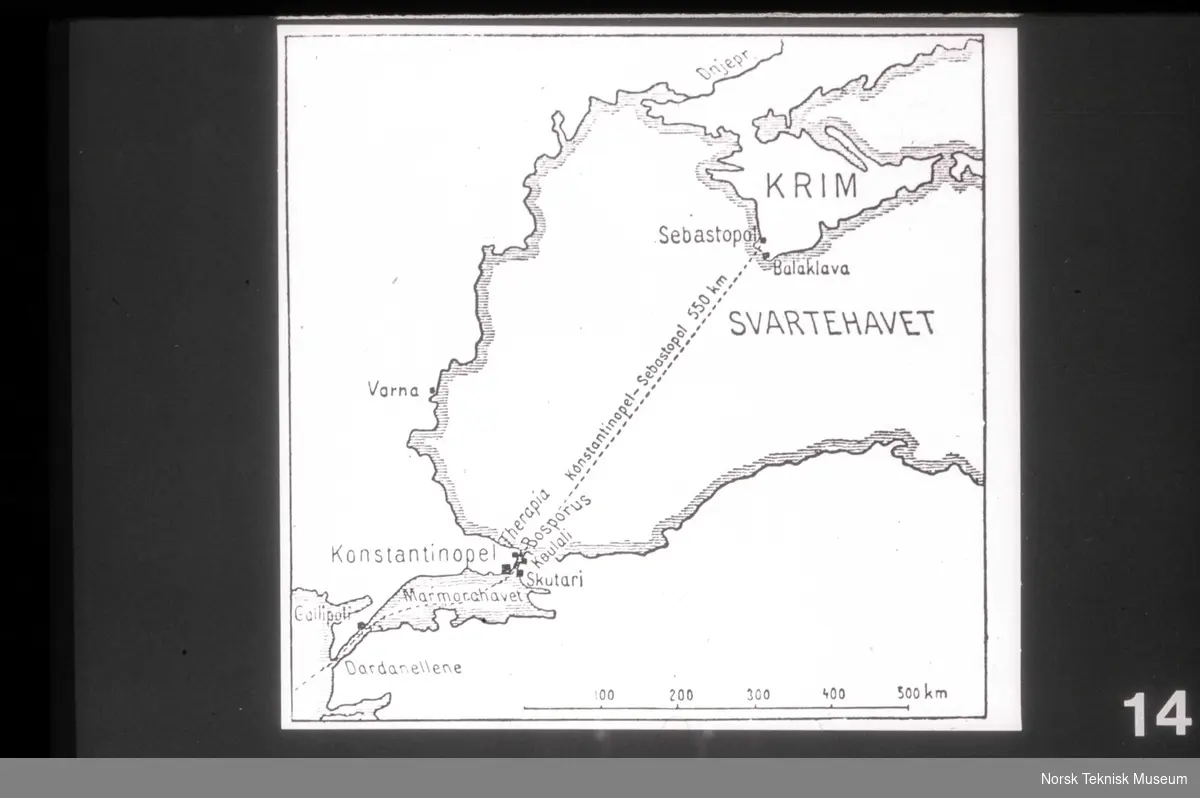 Illustrasjon til "Sykepleiens verdenshistorie" samlet av Ingrid Wyller. Nightingale og kart over Krim.
