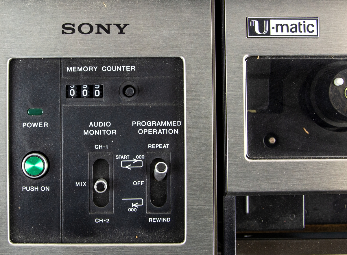Videobandspelare U-Matic. Tillverkad av Sony.