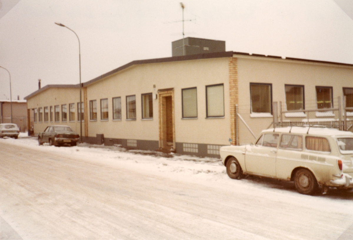 Linköpings Trafik AB i Barhäll, f.d. Thorells Fläktfabrik). Enligt bildtext numera RC, garage och VF. Bild 3 och 4 visar förarrummet.