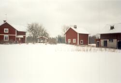 Röda byggnader i Guldsmedstorp, Svartå, ca 2000