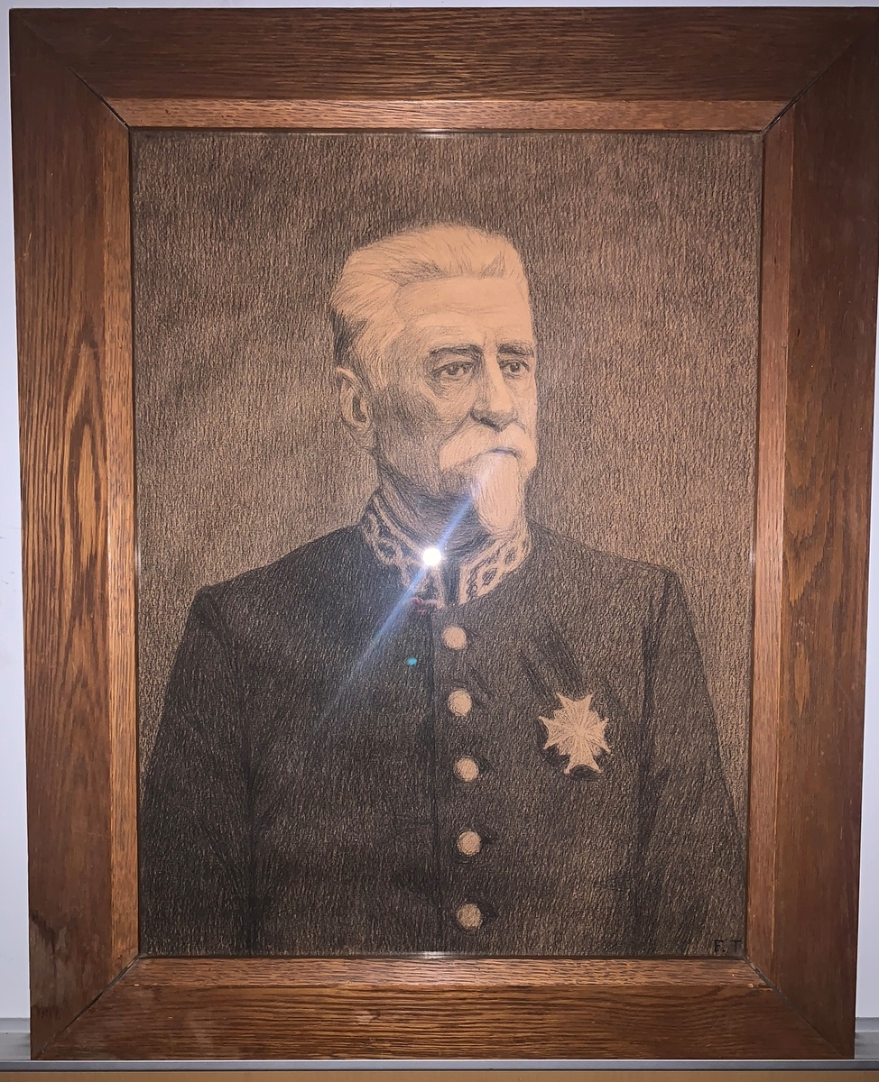 Inramad teckning av Sigfrid Wieselgren, Generaldirektör för Kungliga Fångvårdsstyrelsen 1885-1910. Sägs vara gjord av en intagen utifrån ett fotografi. Daterad 1907.