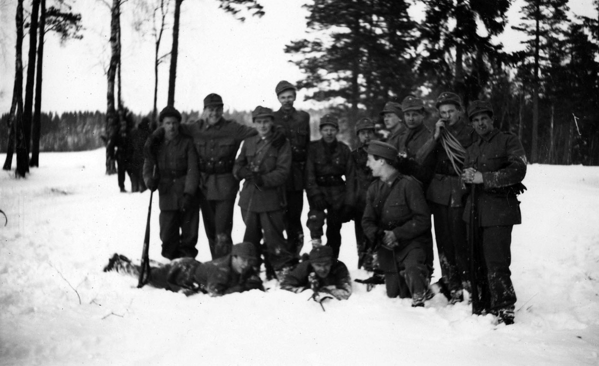 Vinterövning med en grupp soldater på 1940-talet. - Garnisonsmuseet ...