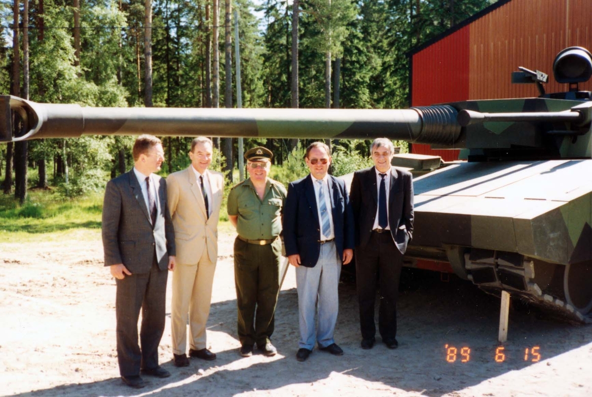 Förevisning av prototypen stridsvagn 90 i Klagstorp 19890615.
