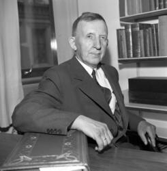 Henrik Hjartøy (1892 - 1971). Politiker, biblioteksjef ved D