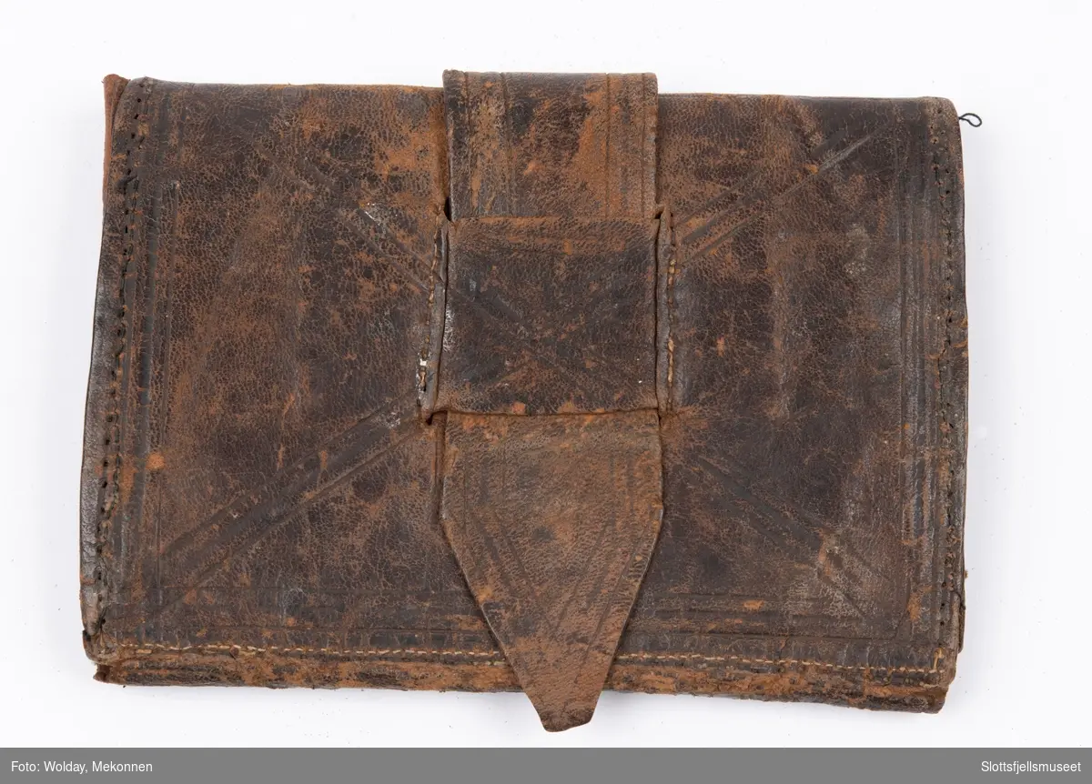 Lommebok i skinn, som Inneholder et brev og notatbok.
