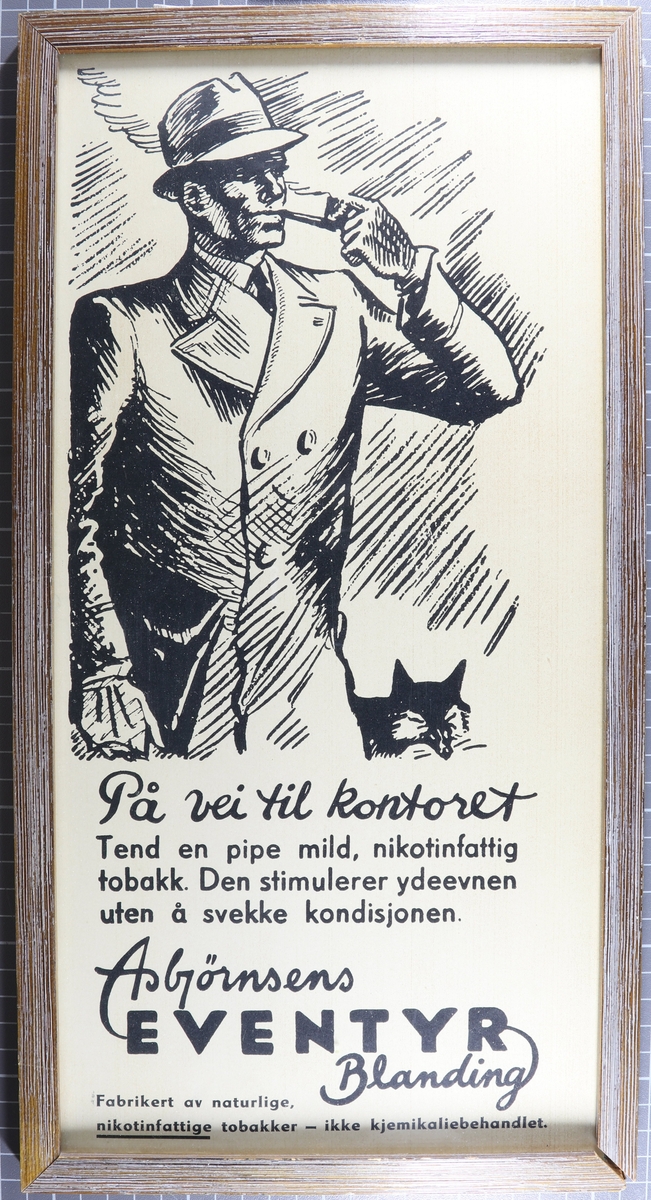 Mann med tobakkspipe ogrev. Under står teksten "På vei til kontoret Tend en pipe mild, nikotinfattig tobakk. Den stimulerer ydeevnen uten å svekke kondisjonen."