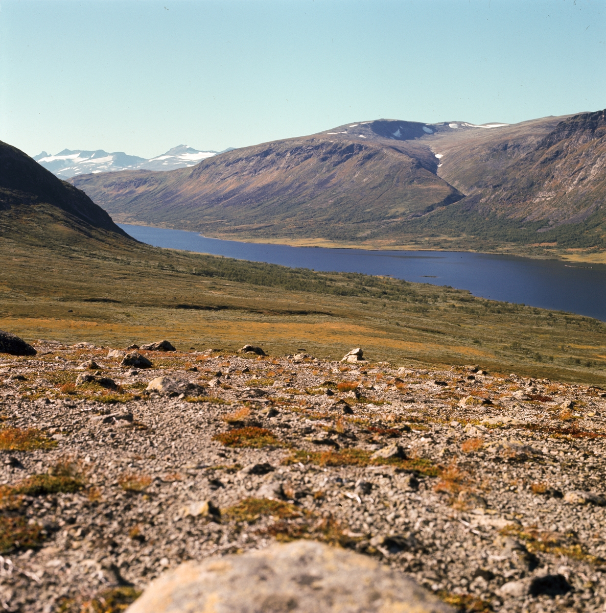 Heimdalsvatnet -Heimdalshø - og bl.a.Tjørnholstind - DEXTRA Photo ...